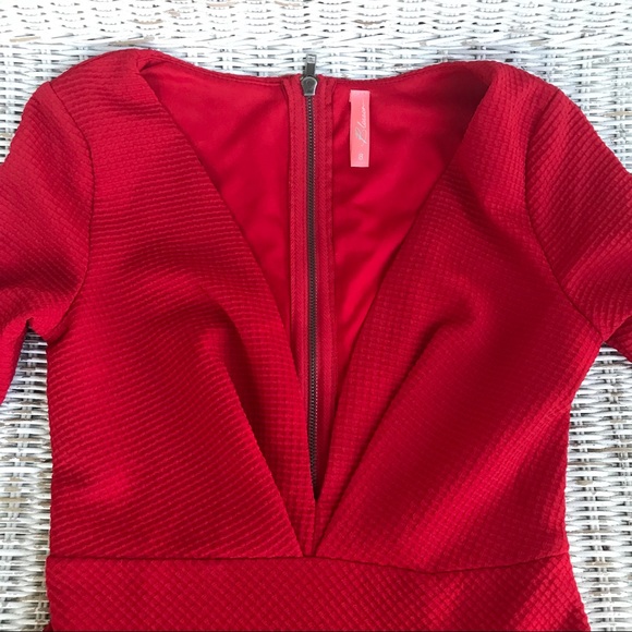 🆕NWOT {Blossom Couture} Plunging Neckline Textured Red Party Dress, Size 8 - Picture 3 of 9